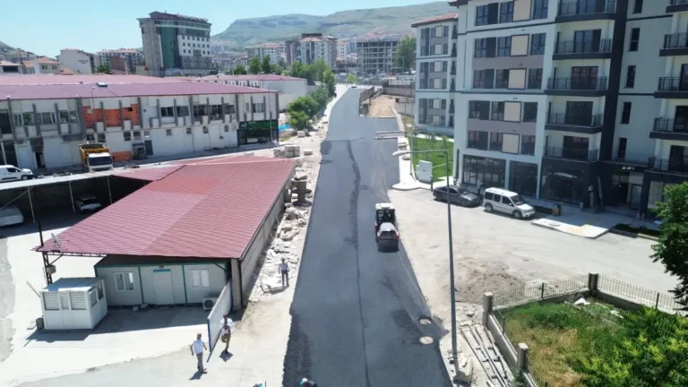 Battalgazi’de Selçuklu Mahallesi’nin yolu asfaltla yenilendi