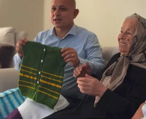 İlmek ilmek ördü, ihtiyaç sahiplerine bağışladı