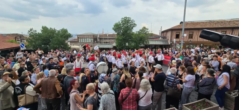 Ankara Kalesi’nde şenlik coşkusu yağmura rağmen yüzleri güldürdü