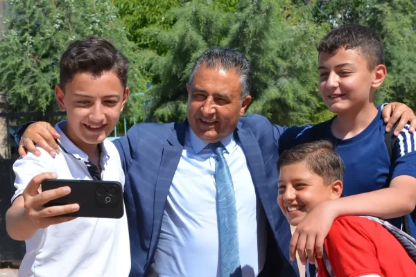 Öğrencilerden Rahmi Güney’e sevgi seli