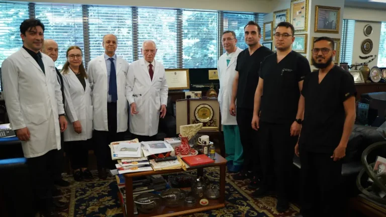 Prof. Dr. Mehmet Haberal’ı dünya ayakta alkışlıyor