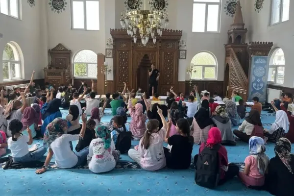 Kars’ta yaz Kur’an kursu öğrencilerine temel trafik eğitimi verildi