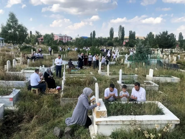 Kurban Bayramı’nda kabir ziyaretleri unutulmadı