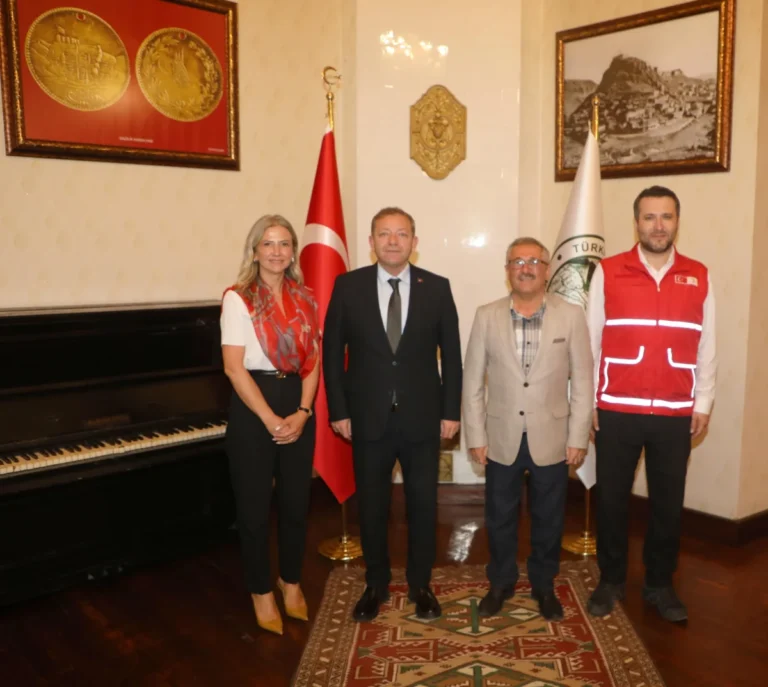 Kars Valisi Ziya Polat, Kızılay Heyetini ağırladı