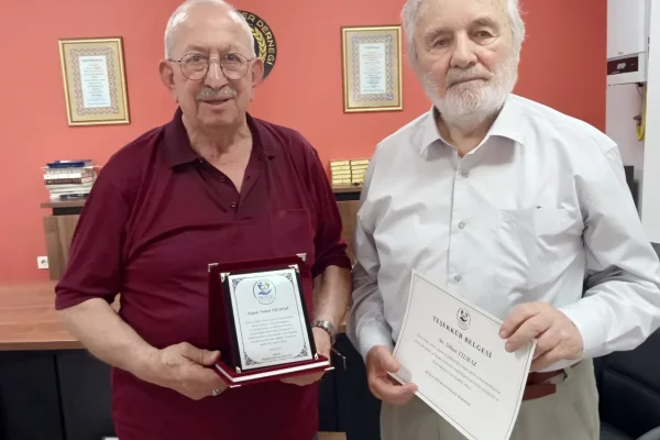 İyilikseverler Derneği’nden kurucu başkan Nihat Yılmaz’a teşekkür