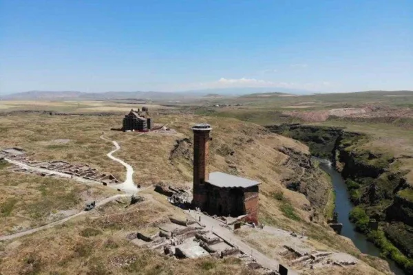 Kars’ın tarihi incisi Ani Ören Yeri’nde bayram yoğunluğu