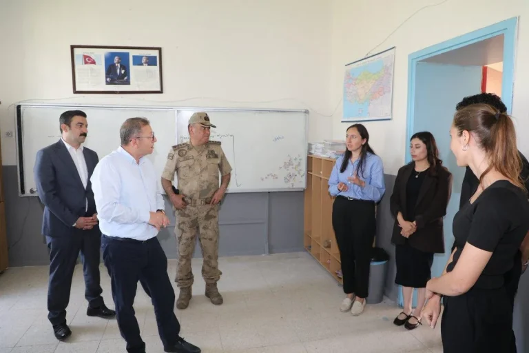 Vali Ziya Polat’tan Arpaçay’da okul ziyareti