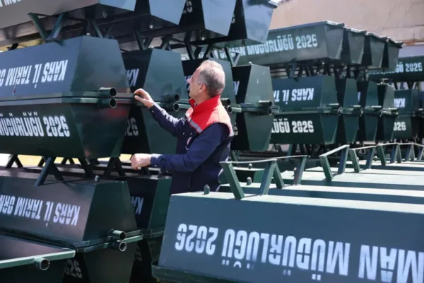 Kars’ta hayvan içme suyu sıvatlarının dağıtımına başlandı
