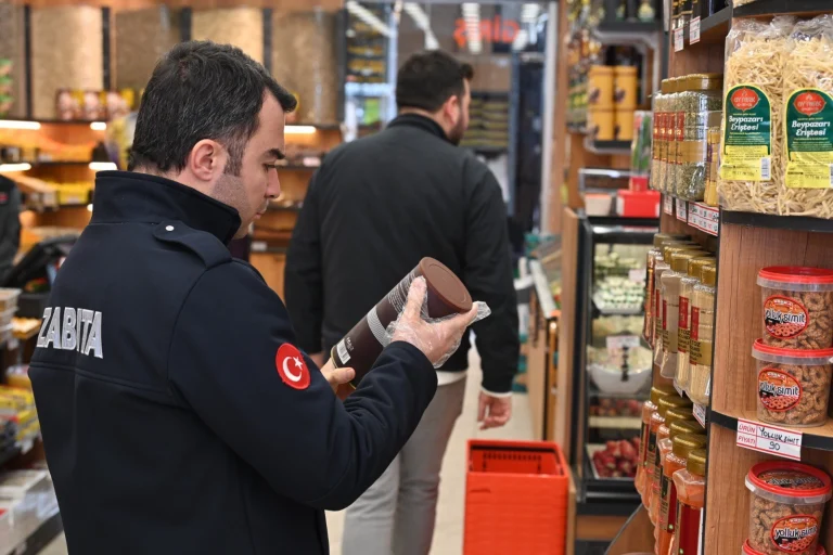 Aksaray Belediyesi’nden Marketlere Sıkı Denetim
