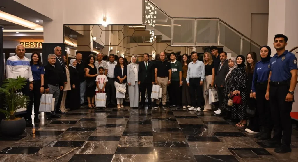 Emekli olan Polis memurlarına plaket