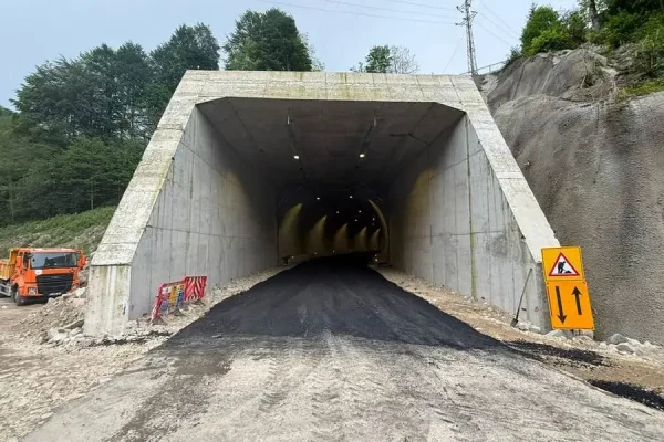 Hemşin-Çamlıhemşin yolunda ilk tünel ve köprü ulaşıma açıldı