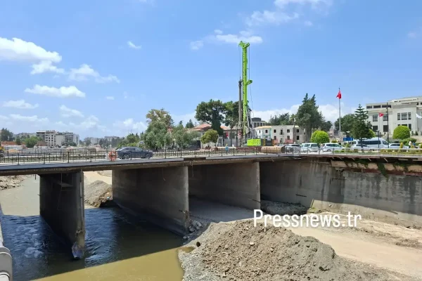 Ata Köprüsü yıkımı başladı, bazı yollar trafiğe kapatıldı