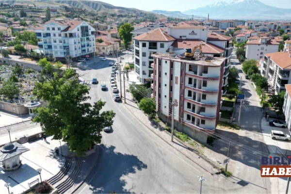Aksaray’da Ervah Kabristanlığı Girişinde Bina Yıkılıyor