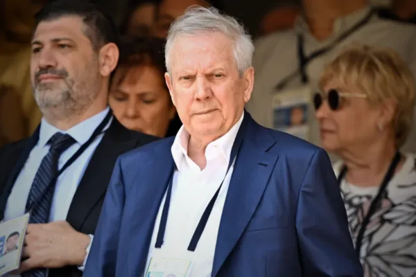 Fenerbahçe Başkan Adayı Aziz Yıldırım sahaya iniyor