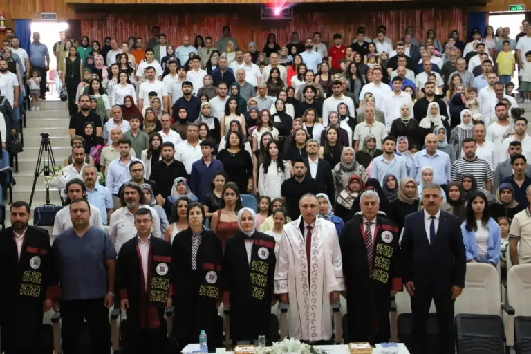 Fırat Üniversitesinde mezuniyet coşkusu
