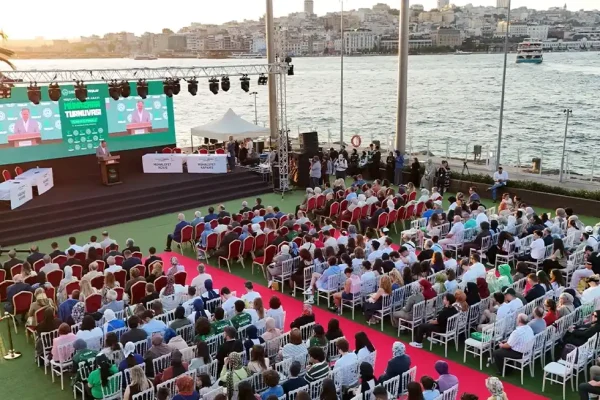 Genç Münazırlar Yeşilay Münazara Turnuvası’nda şampiyonluk için yarıştı