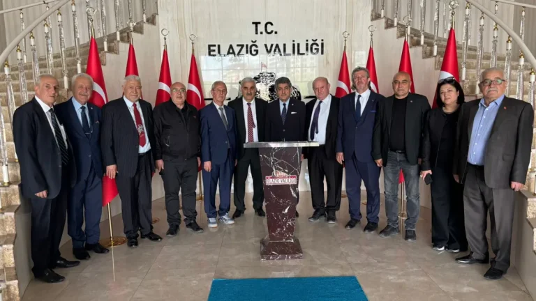 Türk Dünyası Gazeteciler Federasyonu heyetinden Elazıg Valis Numan Hatipogluna ziyaret