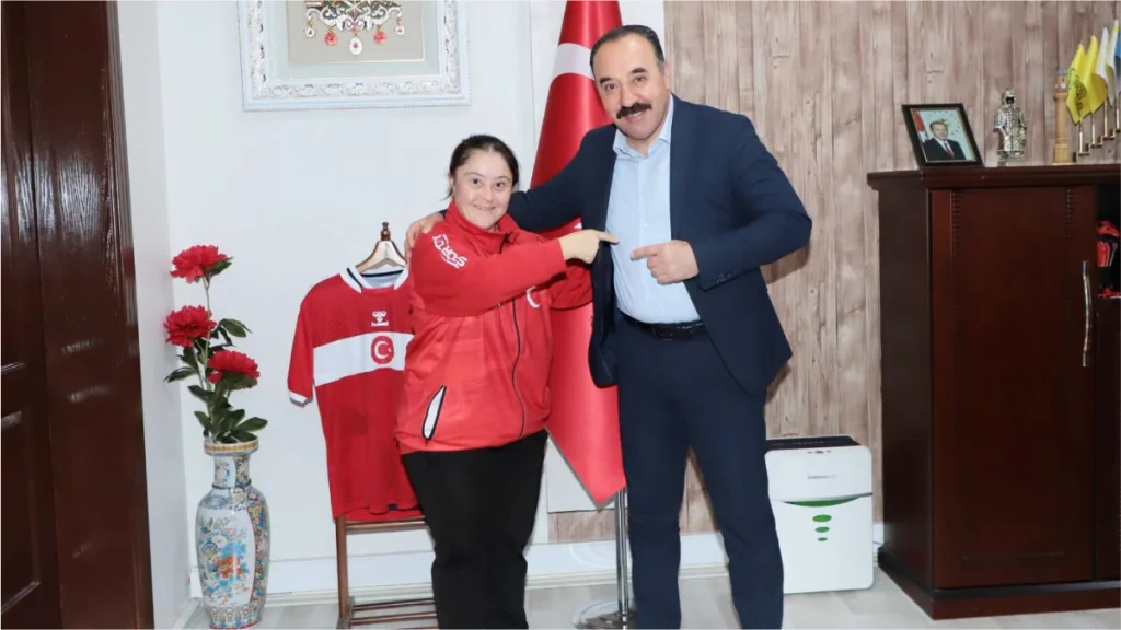 Milli Atlet Münevvere Yılmaz’dan İl Müdürü Aslan Yıldız’a Ziyaret