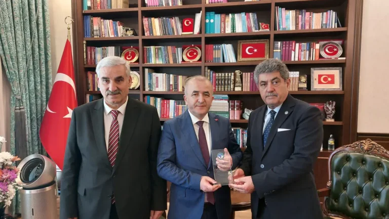 Türk Dünyası Gazeteciler Federasyonu heyetinden Elazığ Valisi Numan Hatipoğluna ziyaret