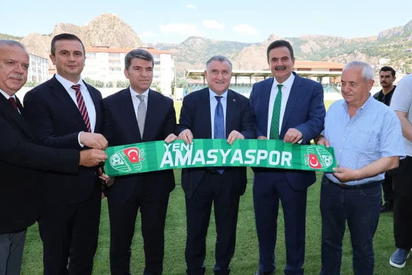 Bakan Osman Aşkın Bak, Amasya’da şehir stadını yerinde inceledi