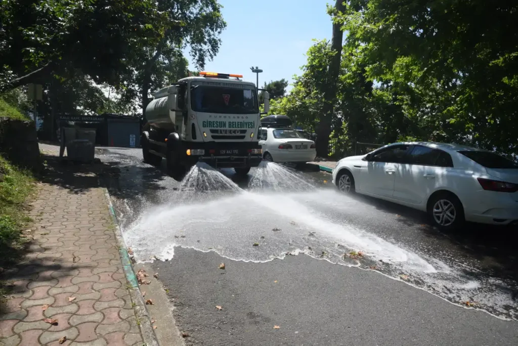 Giresun sokaklarına yaz yıkaması