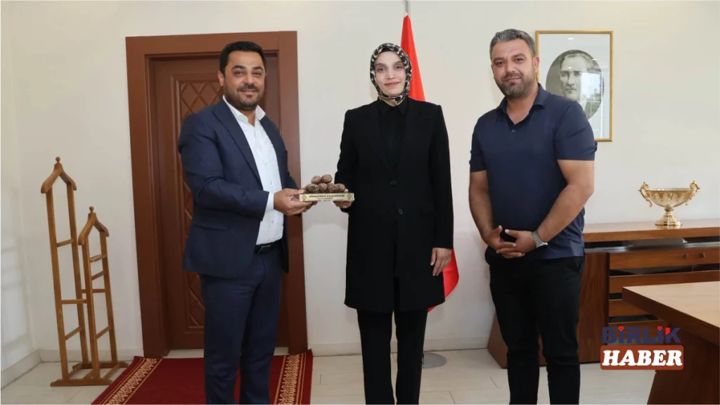 Ağaçören Heyeti Sarıyahşi Kaymakamı Arıkan’ı Ziyaret Etti
