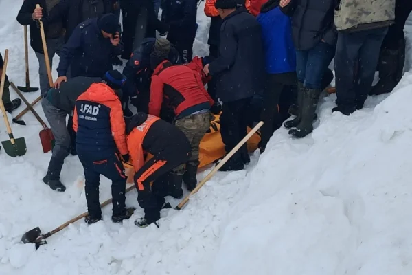 Artvin’de çığ altında kalan çobanın cansız bedenine ulaşıldı
