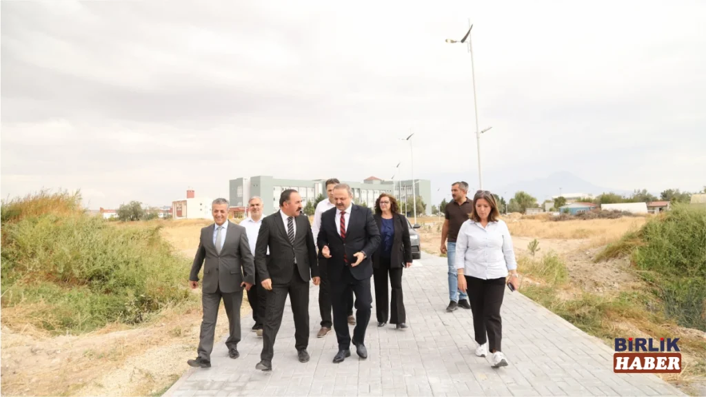 ASÜ kampüsü ile Mahperi Hatun Kız Öğrenci Yurdu arasına yürüyüş yolu