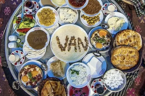 Dünyanın sofrası Van Kahvaltısı 7. kez Van’da kuruldu