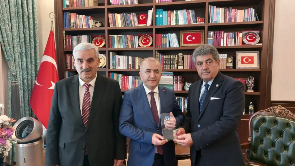 Türk Dünyası Gazeteciler Federasyonu heyetinden Elazığ Valisi Numan Hatipoğluna ziyaret