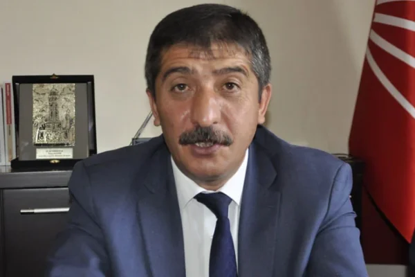 Susuz Belediye Başkanı Oğuz Yantemur bir maaşını YENİ Parti’ye bağışladı