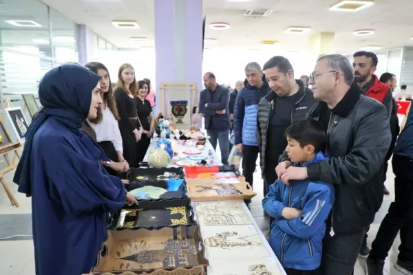Kars Valisi Ziya Polat, Yurt Sergisi’ni ziyaret etti