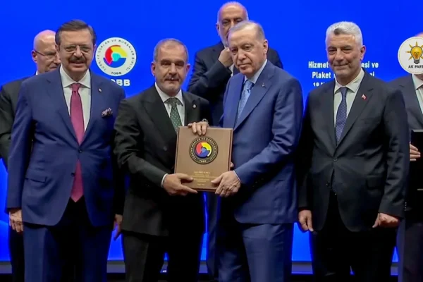 Cumhurbaşkanı Erdoğan’dan Başkan Alan’a Hizmet Şeref Belgesi