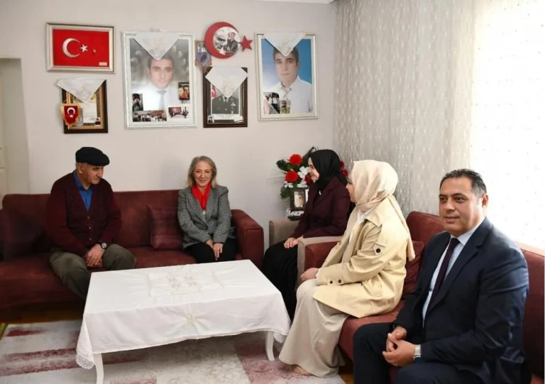 Kars Susuz’da şehit ailesine anlamlı ziyaret