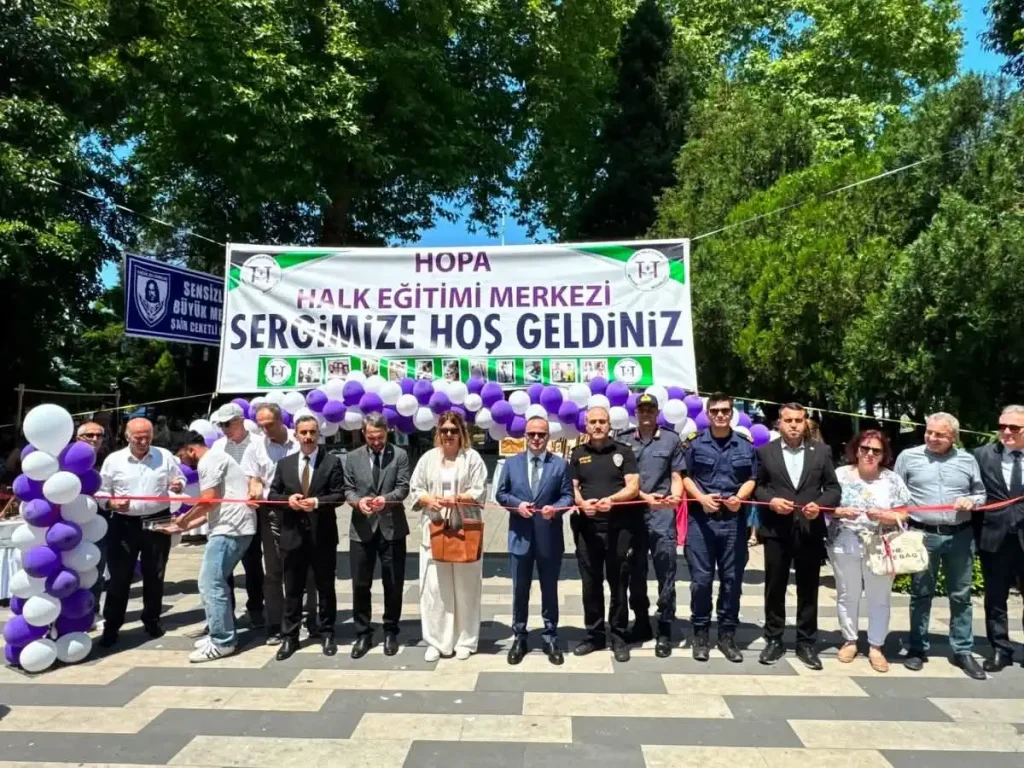 Hopa’da el emeği göz nuru ürünler sergilendi