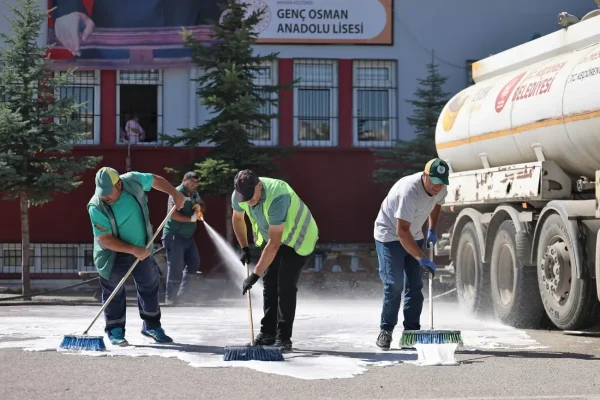 Keçiören’de okullarda yeni eğitim yılı öncesi temizlik seferberliği