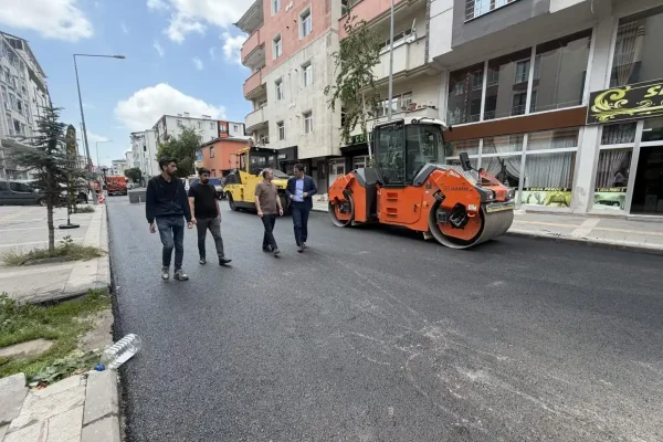 Kars’ta Cumhuriyet Caddesi’ndeki yol çalışmaları incelendi