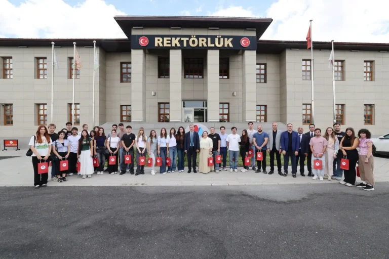 Ağrı İbrahim Çeçen Üniversitesi’nde 5 ülkeden gençler buluştu