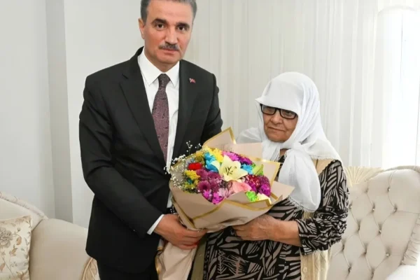 Erzurum Valisi’nden şehit annesine Anneler Günü sürprizi