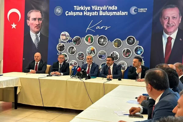 Kars’ta “Çalışma Hayatı Buluşmaları”: İş dünyası ve bakanlık bir araya geldi