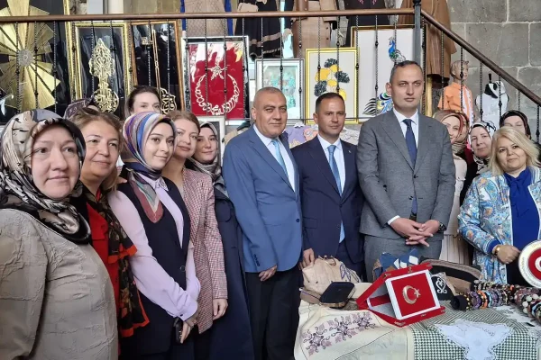 Tarihin gölgesinde sanatın ışığı: Çifte Minareli Medrese’de sergi