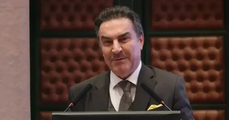 Prof. Dr. Zakir Avşar: “CHP’den istifa edenler dava satıcısı mı?”