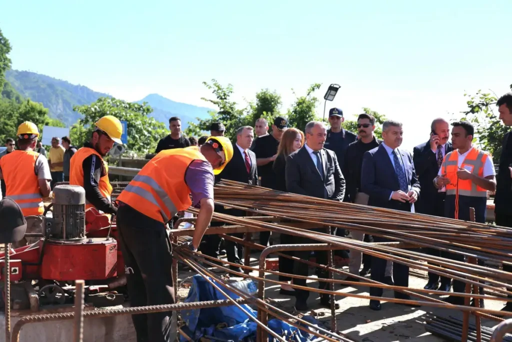 Artvin Valisi Ergün’den Arhavi’de yoğun mesai