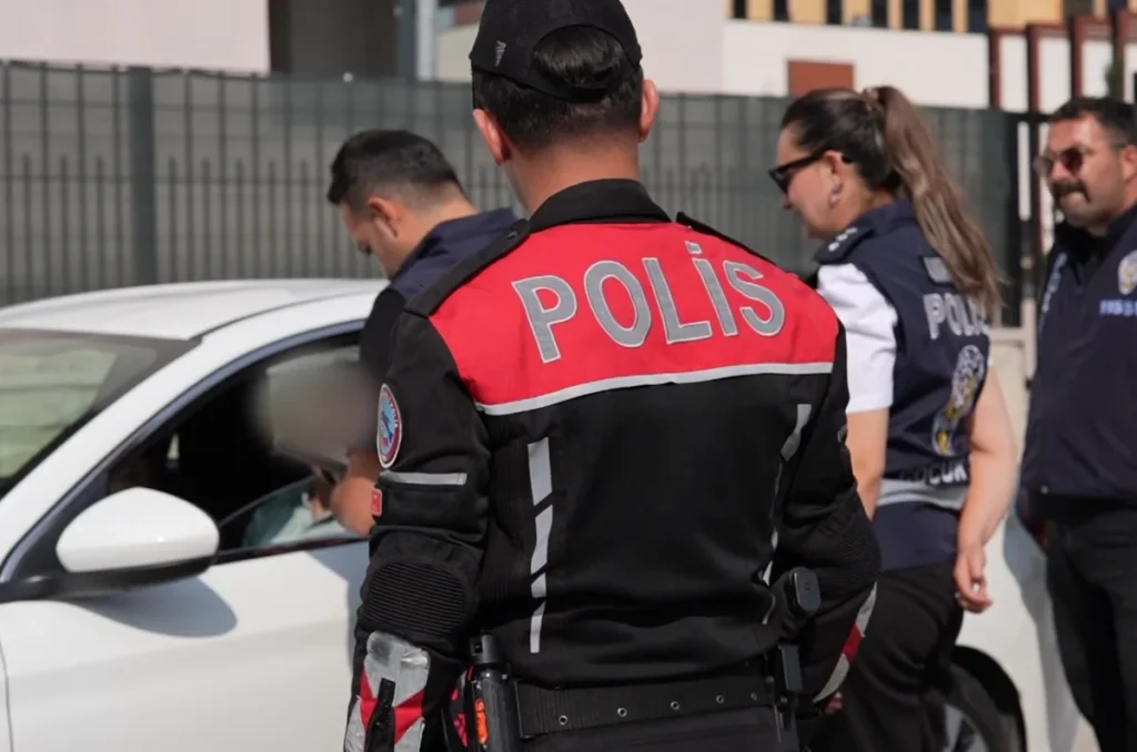 Ankara’da okul çevrelerinde geniş kapsamlı denetim: 48 aranan şahıs yakalandı
