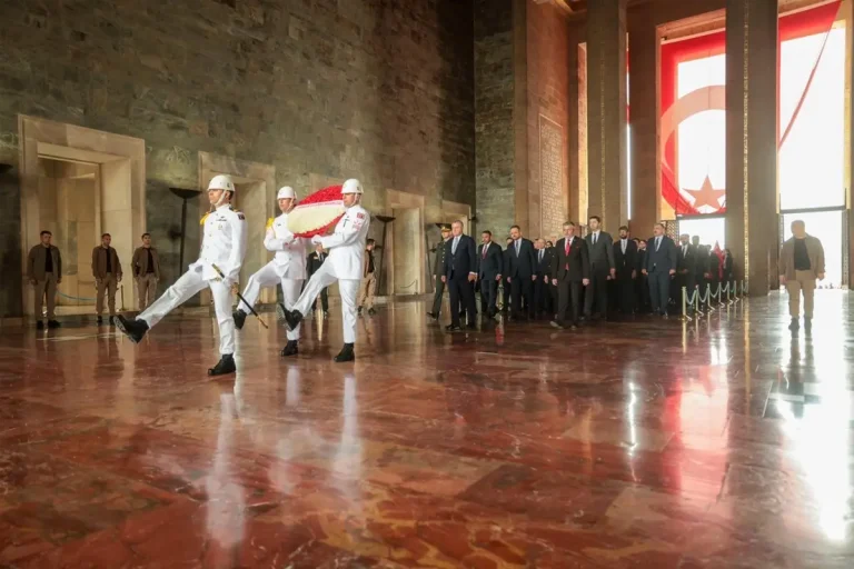 Bakan Bak İle Beraberindeki Heyet Anıtkabir’i Ziyaret Etti