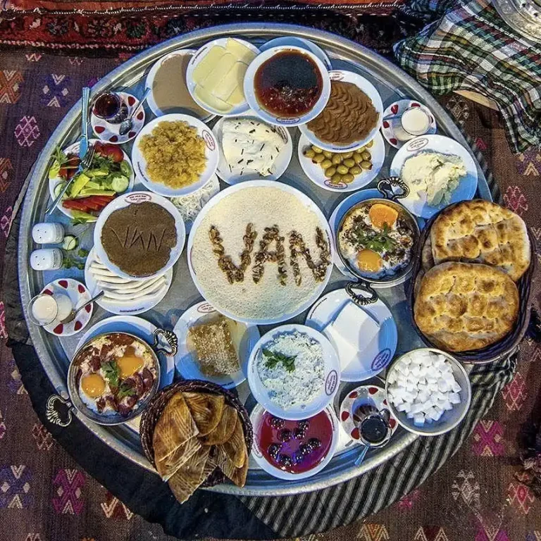 Dünyanın sofrası Van Kahvaltısı 7. kez Van’da kuruldu