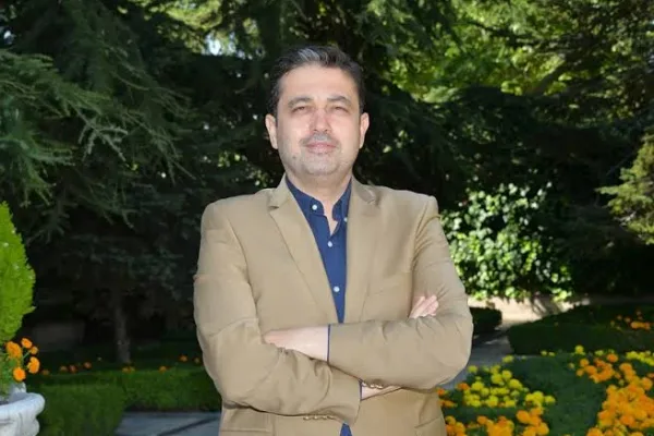 Av. Altıparmak: “Siyasi parti kendi kararıyla  kapanırsa ne olur?”