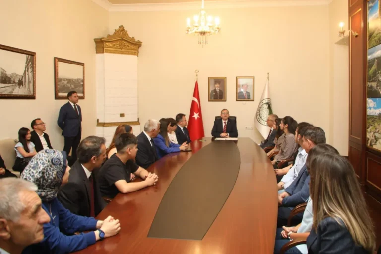 Vali Ziya Polat, YKS ve LGS şampiyonlarını ağırladı