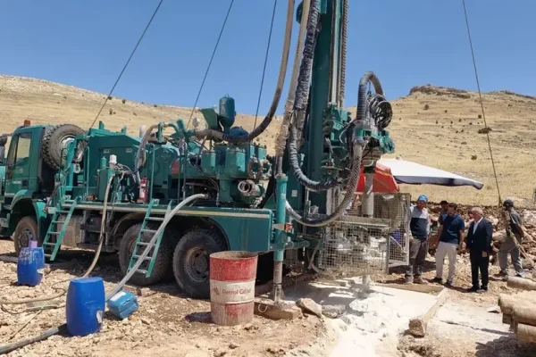 Gercüş’te köylerin ihtiyaçları için çalışmalar sürüyor