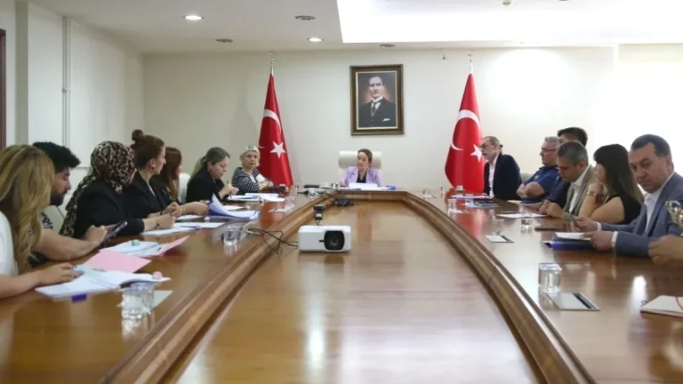 Etimesgut’ta sahipsiz hayvanlara yönelik çalışmalara düzenlenen toplantıda masaya yatırıldı